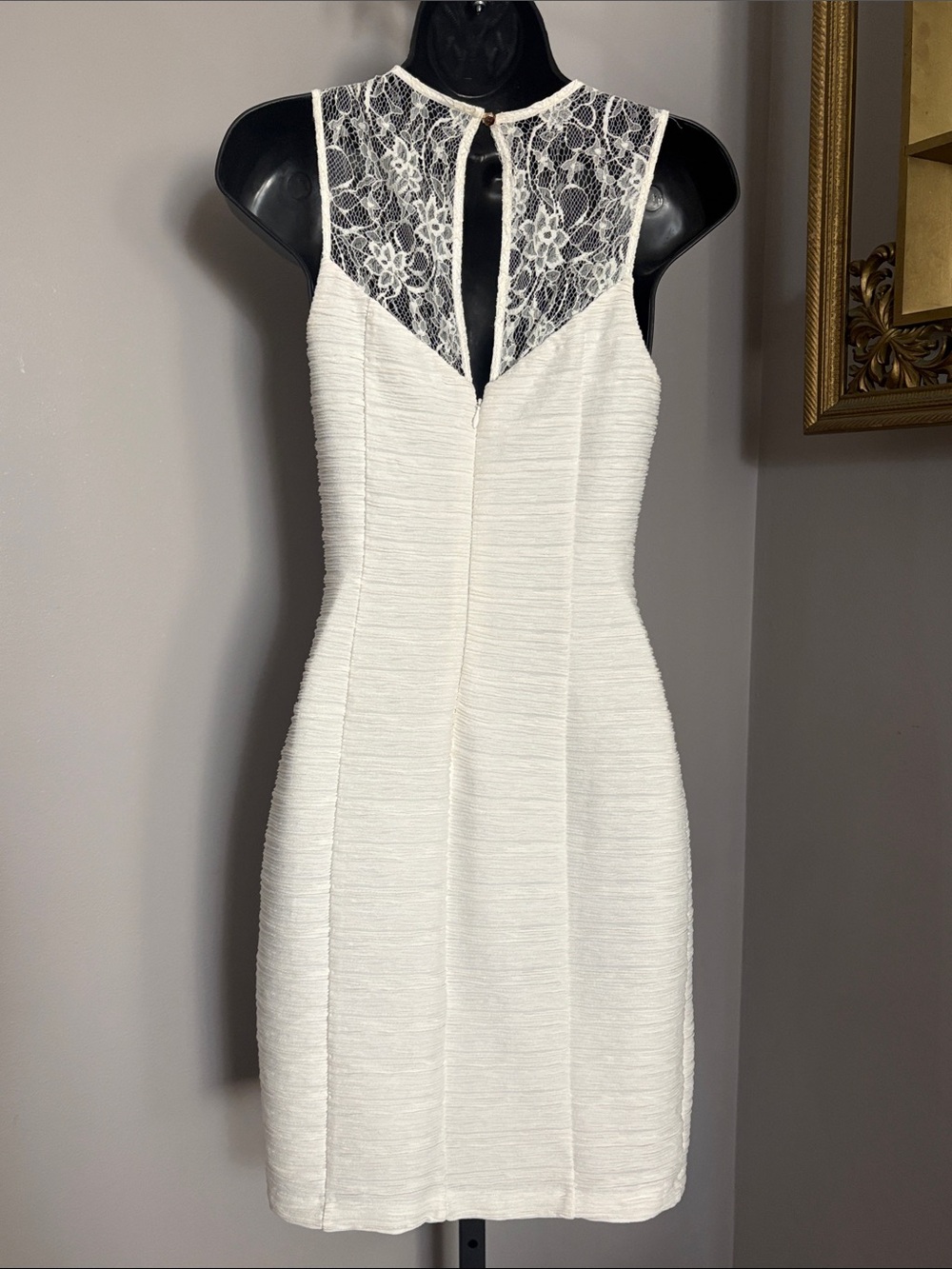 Guess Size 6 White Lace Yoke Sleeveless Mini Dress - Picture 3 of 4